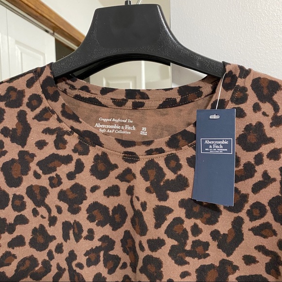 NWT A&F - Long-Sleeve Cropped Leopard Boyfriend Tee - Picture 3 of 6